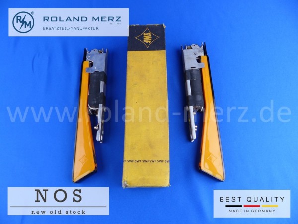 Ein Paar Einbauwinker original SWF schwarz lackiert, 6 Volt 200mm Pfeillänge